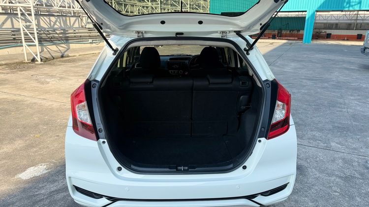 Honda Jazz 2020 1.5 V+ Sedan เบนซิน เกียร์อัตโนมัติ ขาว รูปที่ 3