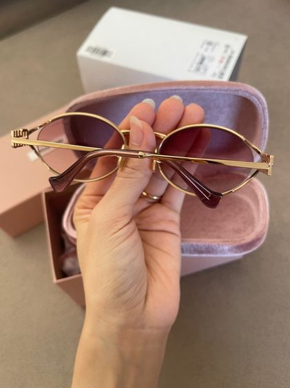 แว่น miu miu