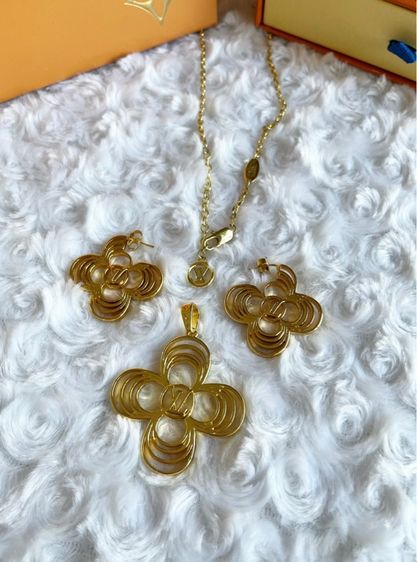 ชุดสร้อยคอ ต่างหู LVแท้ รูปที่ 6