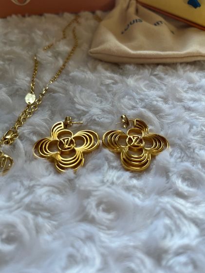 ชุดสร้อยคอ ต่างหู LVแท้ รูปที่ 4