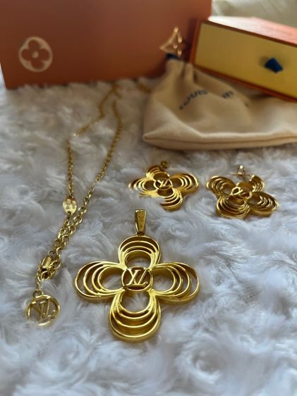 ชุดสร้อยคอ ต่างหู LVแท้ รูปที่ 3