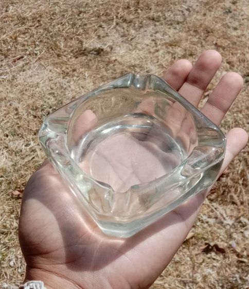 ที่เขี่ยบุหรี่  วัสดุแก้วหนาๆ แข็งแรง เก่าเก็บ รูปที่ 2