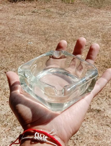 ที่เขี่ยบุหรี่  วัสดุแก้วหนาๆ แข็งแรง เก่าเก็บ