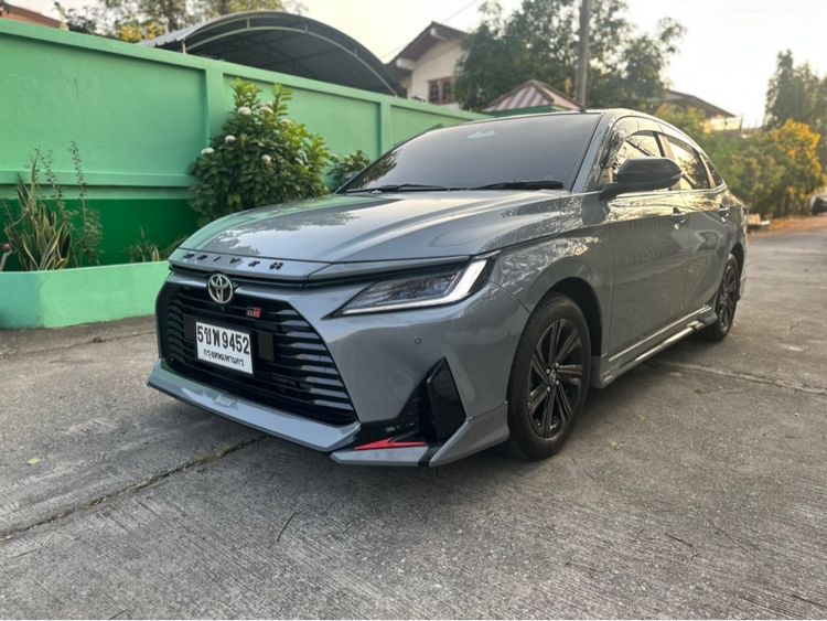 Toyota Yaris ATIV 2025 1.2 Premium Luxury Sedan เบนซิน ไม่ติดแก๊ส เกียร์อัตโนมัติ เทา รูปที่ 2
