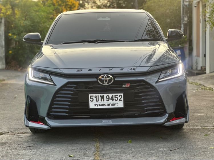 รถ Toyota Yaris ATIV 1.2 Premium Luxury สี เทา