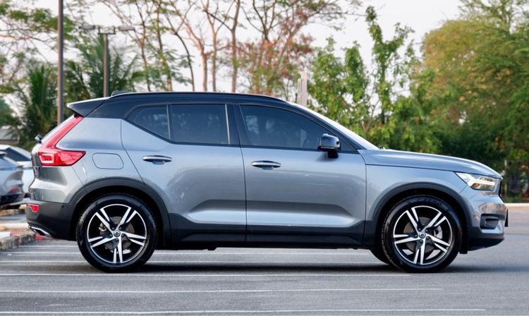 Volvo XC40 2019 2.0 T5 R-Design 4WD Sedan เบนซิน ไม่ติดแก๊ส เกียร์อัตโนมัติ เทา รูปที่ 4