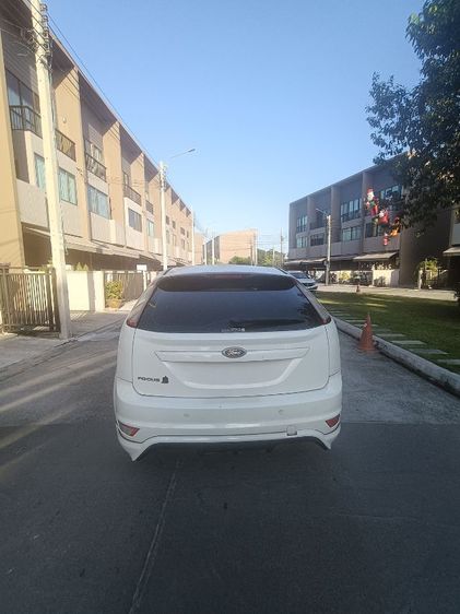 Ford Focus 2012 1.8 Finesse Sedan เบนซิน ไม่ติดแก๊ส เกียร์อัตโนมัติ ขาว รูปที่ 4