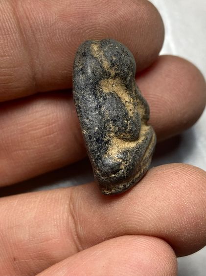 พระปิดตา เนื้อผงคลุกรัก รูปที่ 4