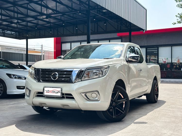 รถ Nissan Navara 2.5 E สี ขาว