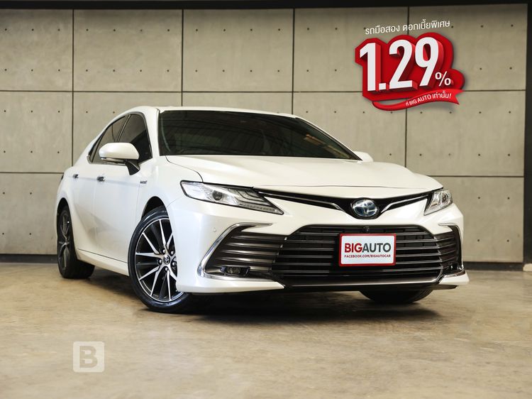 รถ Toyota Camry 2.5 HEV Premium Luxury สี ขาว