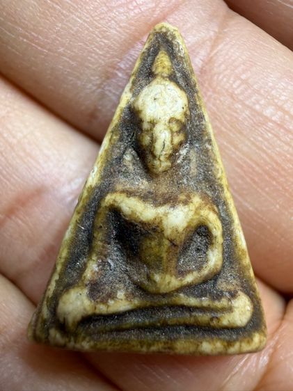 หลวงพ่อโต สามเหลี่ยมพิมพ์เล็ก วัดบางพลี หลวงปู่เผือก วัดกิ่งปลุกเสกสร้างก่อนปี2500 เนื้อไกล้เคียงวัดระฆังเก่าๆ รูปที่ 8