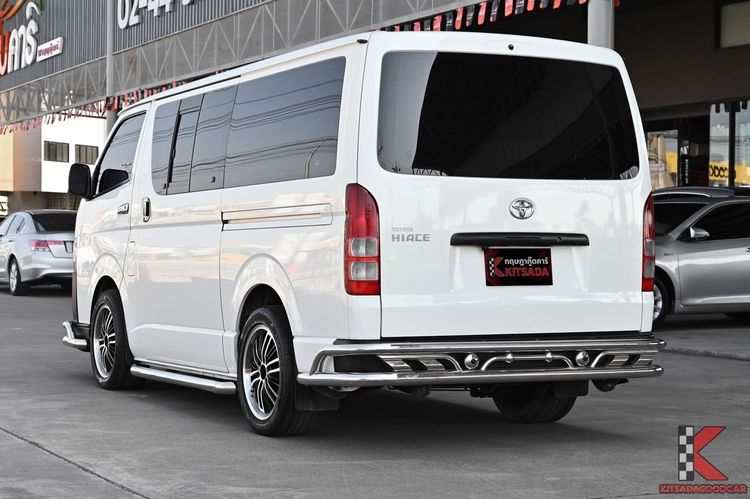 Toyota Hiace 2015 3.0 D4D Van ดีเซล ไม่ติดแก๊ส เกียร์ธรรมดา ขาว รูปที่ 3
