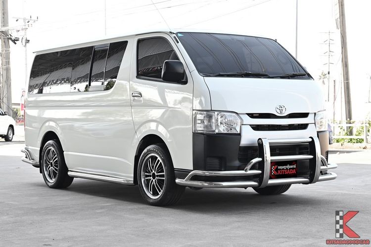 รถ Toyota Hiace 3.0 D4D สี ขาว