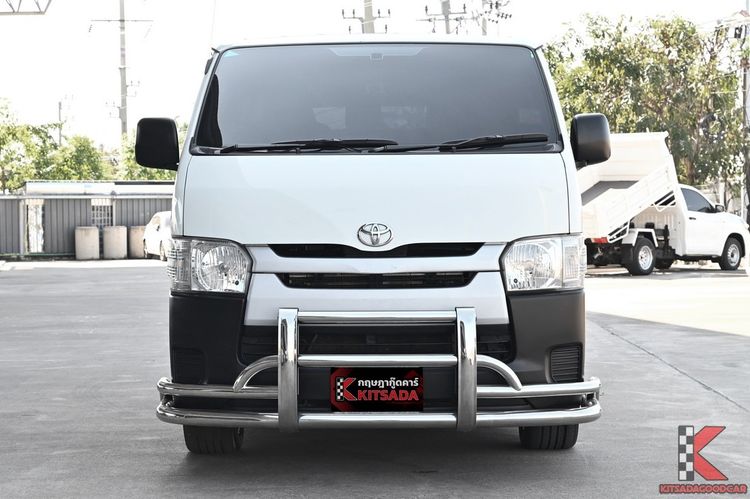 Toyota Hiace 2015 3.0 D4D Van ดีเซล ไม่ติดแก๊ส เกียร์ธรรมดา ขาว รูปที่ 2