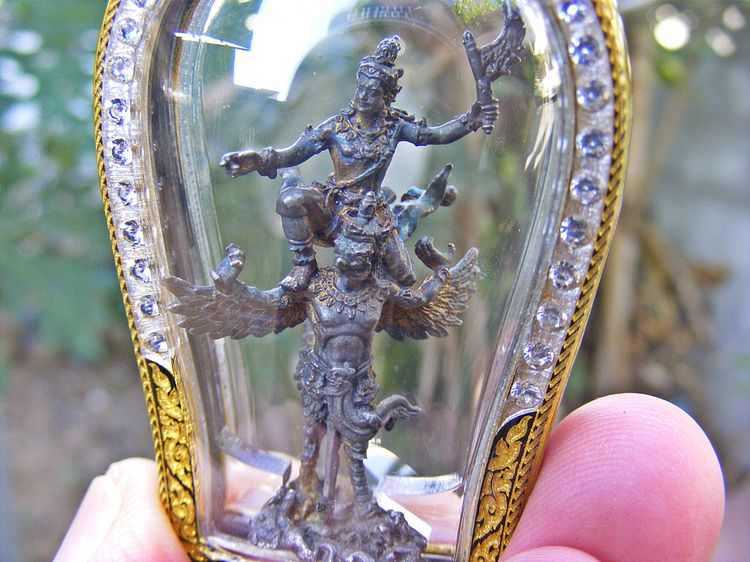 รุ่นแรก สร้างน้อย หายาก เทพพระราหูทรงครุฑ