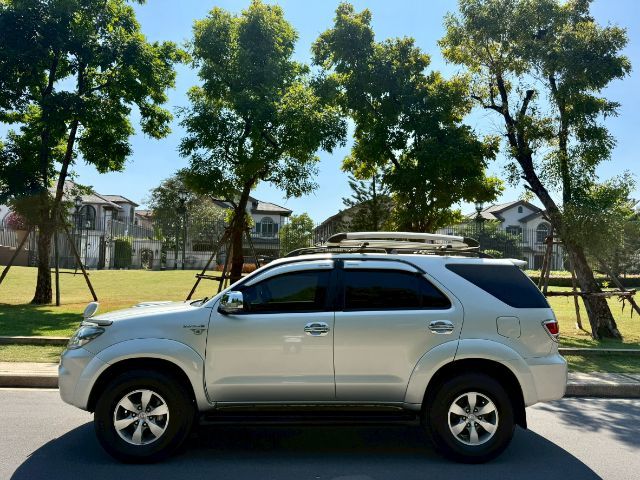 Toyota Fortuner 2006 3.0 G 4WD Utility-car เบนซิน ไม่ติดแก๊ส เกียร์ธรรมดา เทา รูปที่ 3