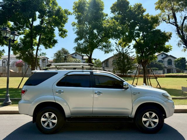 รถ Toyota Fortuner 3.0 G 4WD สี เทา