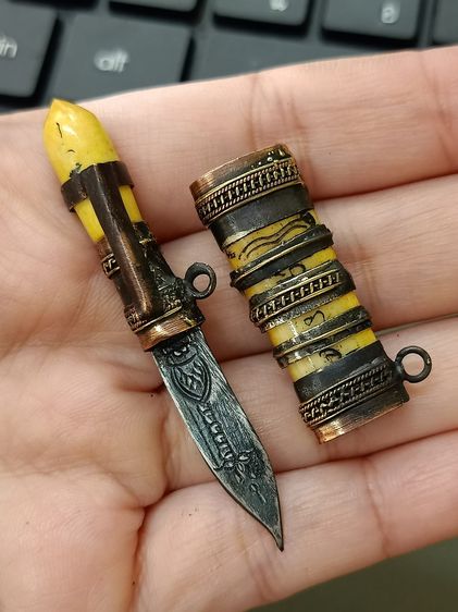 มีดสาริกาหลวงพ่อเดิม