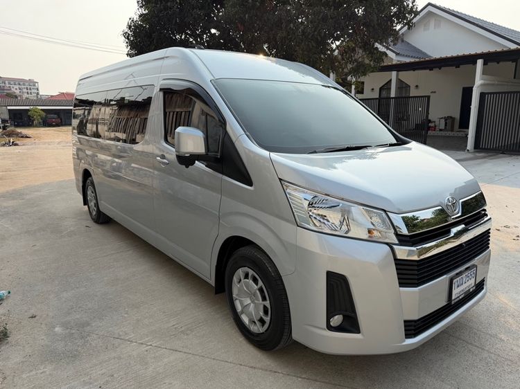 รถ Toyota Commuter 2.8 สี น้ำเงิน