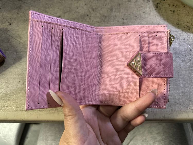 PRADA Saffiano Metal Compact Wallet รูปที่ 3