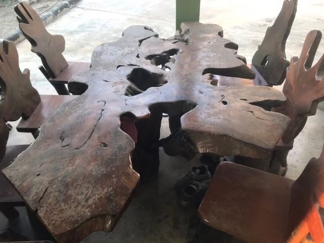 โต๊ะไม้ พร้อมเก้าอี้ไม้8ตัว  อยากเคลียพื้นที่ครับ ราคาต่อรองได้ครับ รูปที่ 2