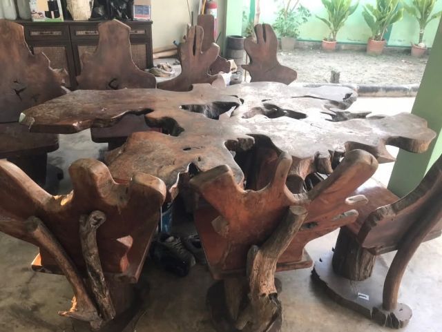 โต๊ะไม้ พร้อมเก้าอี้ไม้8ตัว  อยากเคลียพื้นที่ครับ ราคาต่อรองได้ครับ รูปที่ 5