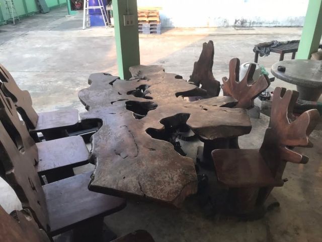 โต๊ะไม้ พร้อมเก้าอี้ไม้8ตัว  อยากเคลียพื้นที่ครับ ราคาต่อรองได้ครับ รูปที่ 4