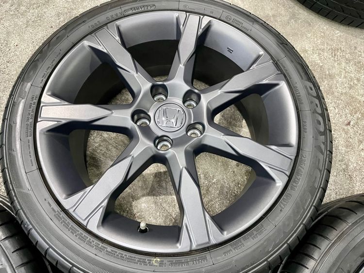 แม็ก HONDA CIVIC EHEV RS TOP ขอบ 18” ถอดป้ายแดง ยาง TOYO 235-45R18 ปี 23 เบิกใหม่ใส่ลงพื้น 100โล สีเส้นยังอยู่ครบ รูปที่ 7