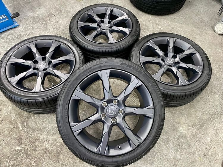 แม็ก HONDA CIVIC EHEV RS TOP ขอบ 18” ถอดป้ายแดง ยาง TOYO 235-45R18 ปี 23 เบิกใหม่ใส่ลงพื้น 100โล สีเส้นยังอยู่ครบ รูปที่ 3
