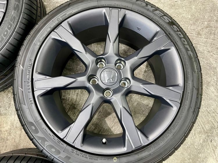 แม็ก HONDA CIVIC EHEV RS TOP ขอบ 18” ถอดป้ายแดง ยาง TOYO 235-45R18 ปี 23 เบิกใหม่ใส่ลงพื้น 100โล สีเส้นยังอยู่ครบ รูปที่ 6