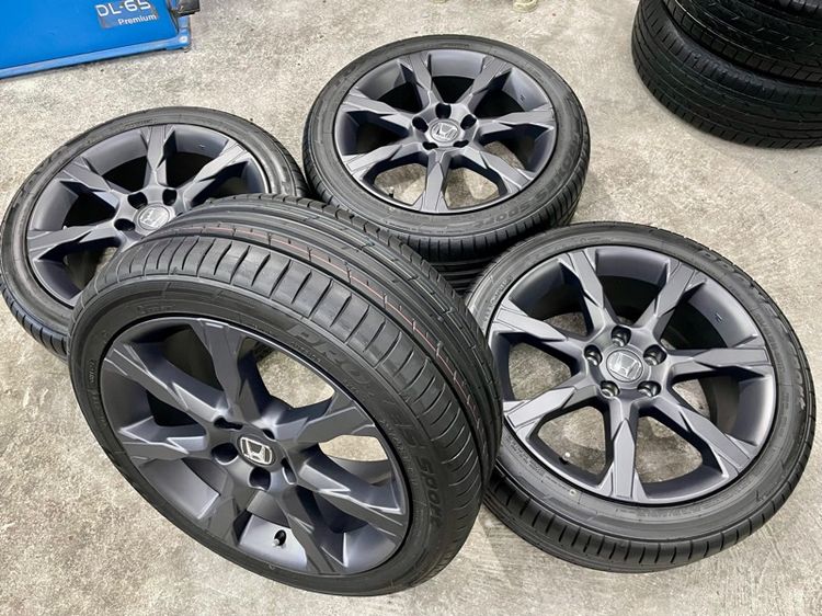 แม็ก HONDA CIVIC EHEV RS TOP ขอบ 18” ถอดป้ายแดง ยาง TOYO 235-45R18 ปี 23 เบิกใหม่ใส่ลงพื้น 100โล สีเส้นยังอยู่ครบ รูปที่ 2