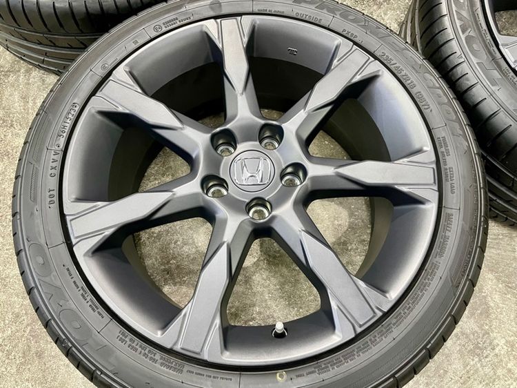 แม็ก HONDA CIVIC EHEV RS TOP ขอบ 18” ถอดป้ายแดง ยาง TOYO 235-45R18 ปี 23 เบิกใหม่ใส่ลงพื้น 100โล สีเส้นยังอยู่ครบ รูปที่ 5