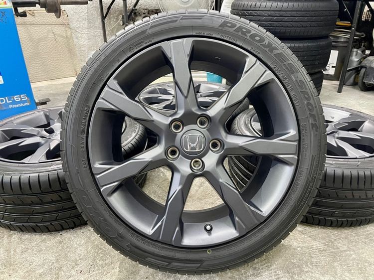 18" แม็ก HONDA CIVIC EHEV RS TOP ขอบ 18” ถอดป้ายแดง ยาง TOYO 235-45R18 ปี 23 เบิกใหม่ใส่ลงพื้น 100โล สีเส้นยังอยู่ครบ