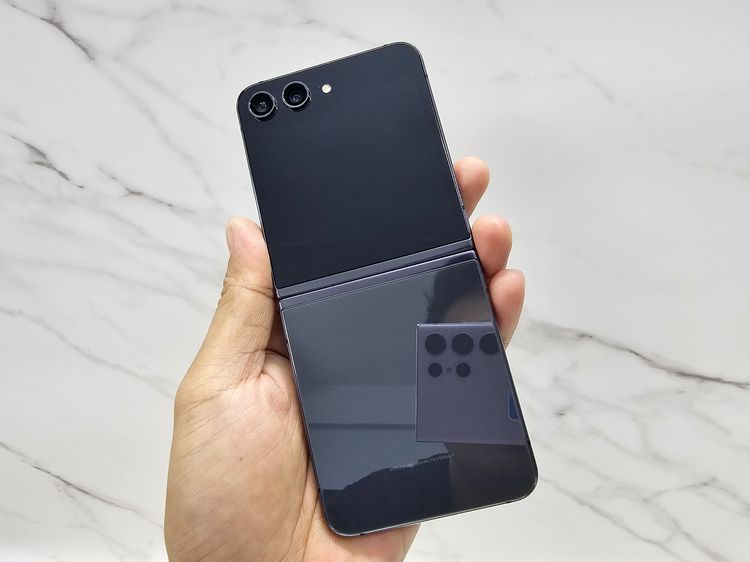 ขาย Samsung Z Flip5 สีดำ มือสอง รูปที่ 5