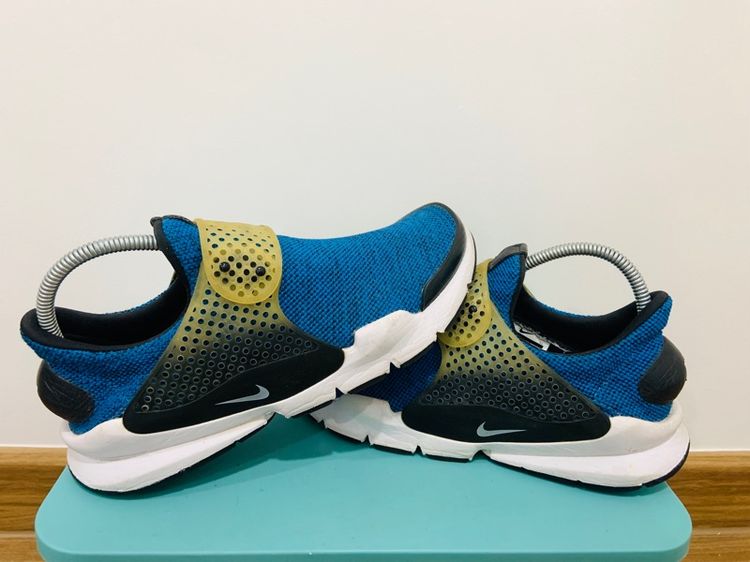 อื่นๆ อื่นๆ รองเท้าผ้าใบ ขนาดอื่น ๆ รองเท้า NIKE แท้ 💯 เบอร์ EU 41 cm 26 คนเท้า 25.5-26.5 cm ใส่ได้ครับ สภาพดีมาก พื้นเต็ม ทรงสวย หายากน่าสะลมครับ