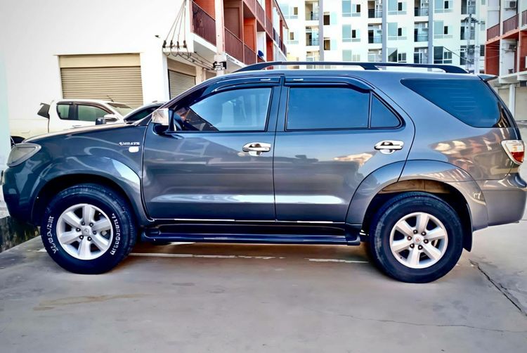 รถ Toyota Fortuner 2.7 V สี เทา