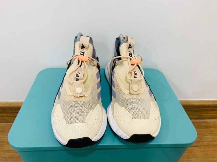 รองเท้า ADIDAS TERREX แท้ 💯 เบอร์ US 7 EU 40 cm 25 คนเท้า 24.5-25.5 cm ใส่ได้ครับ สภาพใหม่มาก พื้นเต็ม ทรงสวย เบามาก หายากน่าสะลมครับ รูปที่ 3