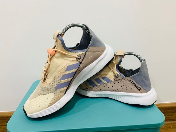 รองเท้า ADIDAS TERREX แท้ 💯 เบอร์ US 7 EU 40 cm 25 คนเท้า 24.5-25.5 cm ใส่ได้ครับ สภาพใหม่มาก พื้นเต็ม ทรงสวย เบามาก หายากน่าสะลมครับ รูปที่ 2