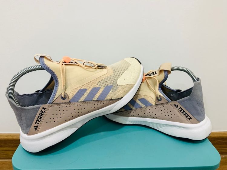 รองเท้าผ้าใบ อื่นๆ อื่นๆ ขนาดอื่น ๆ รองเท้า ADIDAS TERREX แท้ 💯 เบอร์ US 7 EU 40 cm 25 คนเท้า 24.5-25.5 cm ใส่ได้ครับ สภาพใหม่มาก พื้นเต็ม ทรงสวย เบามาก หายากน่าสะลมครับ