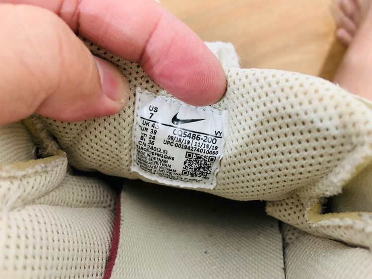 รองเท้า NIKE X STUSSY เบอร์ EU 38 cm 24 คนเท้า 23.5-24.5 cm ใส่ได้ครับ สภาพดีมาก พื้นเต็ม กล่องครบ ทรงสวย หายากน่าสะลมครับ รูปที่ 8