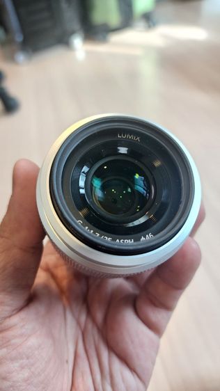 ขายเลนส์ Panasonic Lumix G 25mm F1.7 ASPH – สีเงิน สภาพดีมาก ใช้น้อยมาก รูปที่ 2