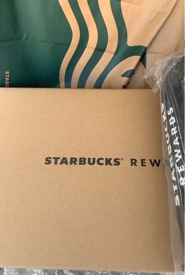 ตะกร้าพร้อมโต๊ะปิคนิค, ผ้าห่ม starbucks