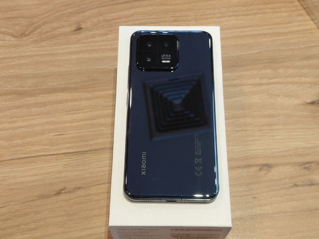 ขาย Xiaomi 13 สภาพดี อุปกรณ์ครบกล่อง รูปที่ 3
