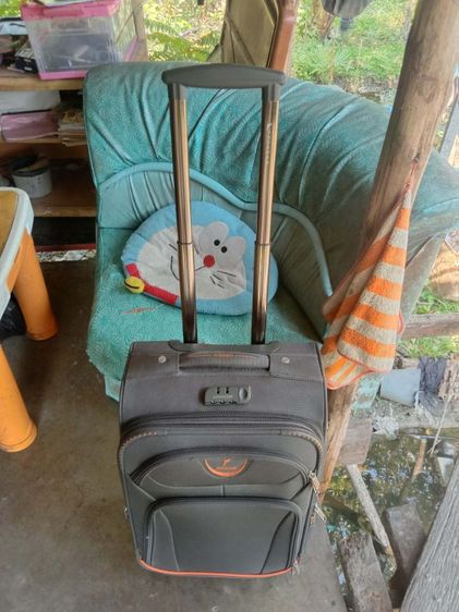 กระเป๋าเดินทางใบใหญ่