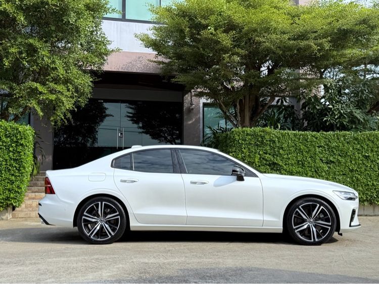 Volvo S60 2022 2.0 T8 R-Design 4WD Sedan ปลั๊กอินไฮบริด (PHEV) ไม่ติดแก๊ส เกียร์อัตโนมัติ ขาว รูปที่ 2