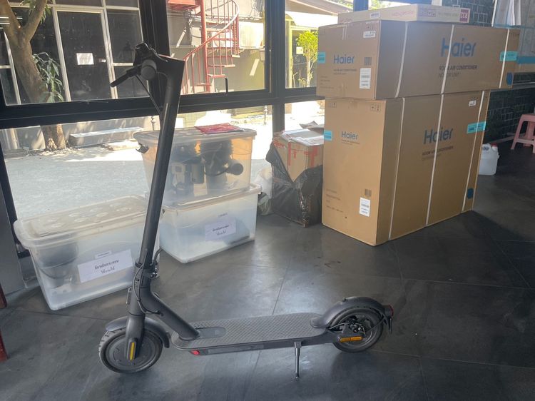 สกู๊ตเตอร์ไฟฟ้า Xiaomi Scooter Essential