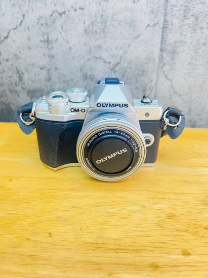 Olympus OM-D E-M10 Mark III พร้อมเลนส์ 14-42mm