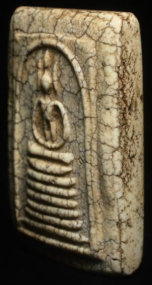 พระสมเด็จวัดเกสไชโย พิมพ์ 7ชั้น เนื้อสวย แตกลายงาทั่วองค์ครับ รูปที่ 3