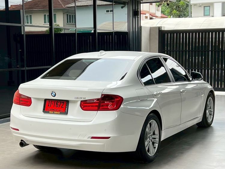 BMW Series 3 2013 320i Sedan เบนซิน ไม่ติดแก๊ส เกียร์อัตโนมัติ ขาว รูปที่ 4