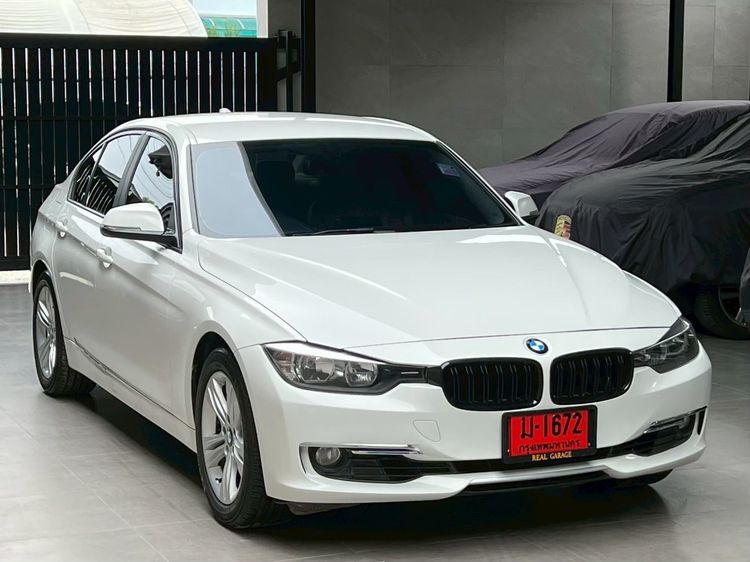 BMW Series 3 2013 320i Sedan เบนซิน ไม่ติดแก๊ส เกียร์อัตโนมัติ ขาว รูปที่ 2